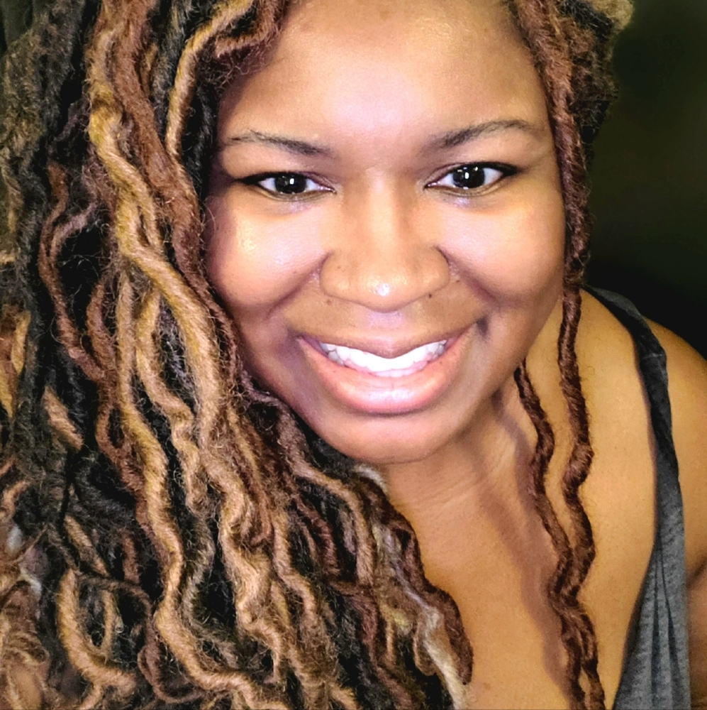 Meet your Posher, Candi